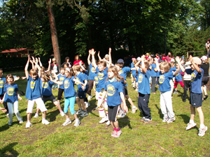 Unsere Mondweg-Kinder beim Aufwärmen